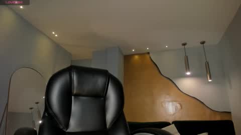 Snapshot of bellacarteer_ chatting on 09.10.25 Bella C online show from 09.10.25