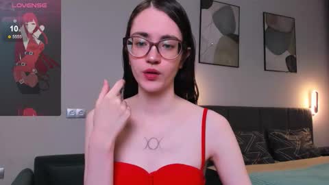 Snapshot of bellacatlovesmeat chatting on 10.13.25 BellaCatLovesMeat online show from 10.13.25