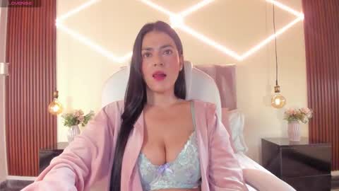 Bella Clair online show from 12.20.25