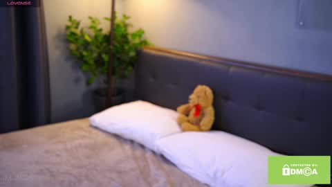 Snapshot of bellacle chatting on 03.10.25 Bella I took a vacation and Ill be back on December 18th So dont lose me To keep in touch I have a TG -  you can find below online show from 03.10.25