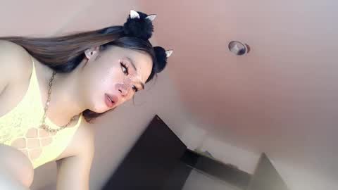Bella rowt online show from 12.15.24