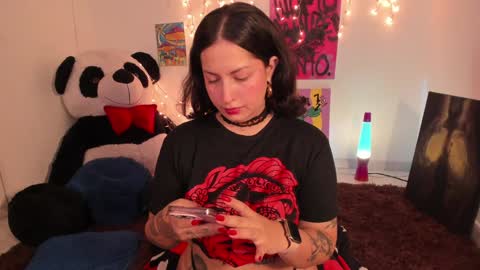 Snapshot of bellahanson_ chatting on 12.09.24 Bella online show from 12.09.24