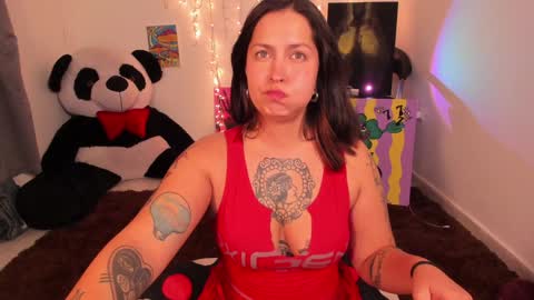 Snapshot of bellahanson_ chatting on 12.18.24 Bella online show from 12.18.24