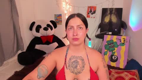 Snapshot of bellahanson_ chatting on 12.25.24 Bella online show from 12.25.24
