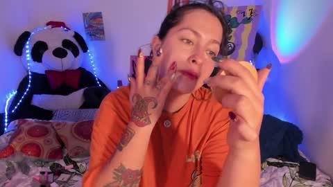 Snapshot of bellahanson_ chatting on 01.26.25 Bella online show from 01.26.25