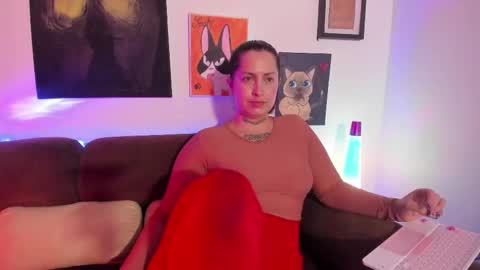 Snapshot of bellahanson_ chatting on 03.05.25 Bella online show from 03.05.25