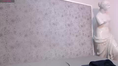 Bella Jhons online show from 09.11.25