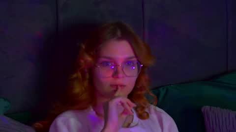 Snapshot of bellamarebelle chatting on 10.10.25 BellaMarebelle online show from 10.10.25