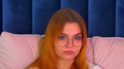 Snapshot of bellamarebelle chatting on 10.16.25 BellaMarebelle online show from 10.16.25