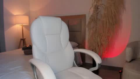 Snapshot of bellamia_ chatting on 01.10.25 Bella Mia online show from 01.10.25