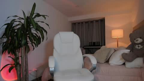 Snapshot of bellamia_ chatting on 02.15.25 Bella Mia online show from 02.15.25