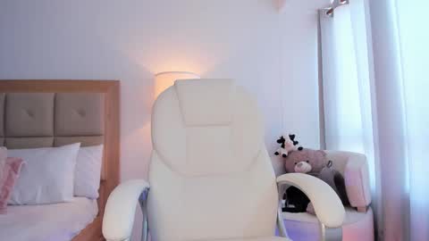 Snapshot of bellamia_ chatting on 09.12.25 Bella Mia online show from 09.12.25