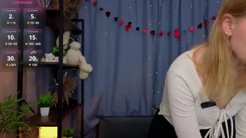 Snapshot of bellapoise chatting on 02.21.26 Lana but not DelRay online show from 02.21.26