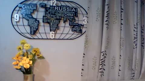 Snapshot of bellaqueen69 chatting on 10.22.25 Bella shane online show from 10.22.25