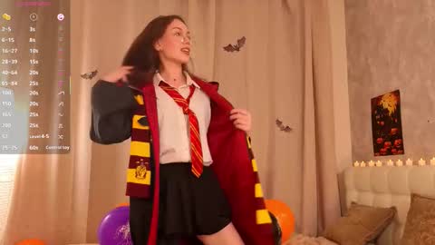 Snapshot of bellarasole chatting on 10.31.25 Anna  u can call me Ana de Armas online show from 10.31.25