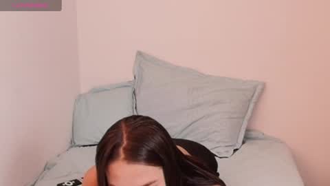 Snapshot of bellaroch chatting on 06.18.26 Bella online show from 06.18.26