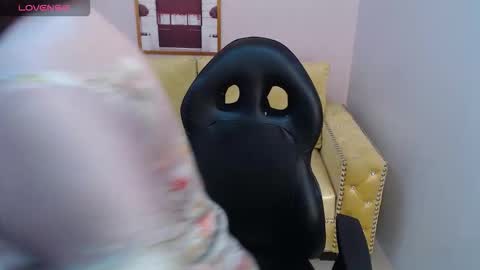 Snapshot of bellatrix_ch chatting on 11.16.25 Bella online show from 11.16.25