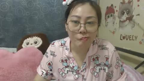 Snapshot of bellbabe chatting on 12.25.24 Bella online show from 12.25.24
