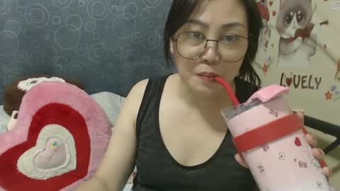 Snapshot of bellbabe chatting on 12.29.24 Bella online show from 12.29.24