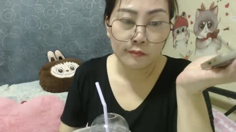 Snapshot of bellbabe chatting on 12.30.24 Bella online show from 12.30.24