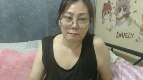 Snapshot of bellbabe chatting on 01.27.25 Bella online show from 01.27.25