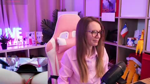Snapshot of belle_alice chatting on 04.23.26 Alice online show from 04.23.26
