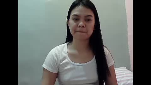 Snapshot of belle_ph chatting on 12.08.24 Belle online show from 12.08.24