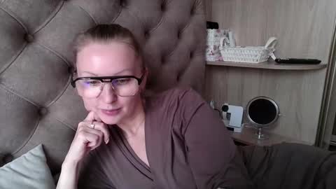 Snapshot of belleamiee chatting on 09.15.25 Amelia online show from 09.15.25