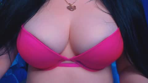 Snapshot of bellelovexx chatting on 12.01.24 Hello I am kind friendly and cute girl online show from 12.01.24