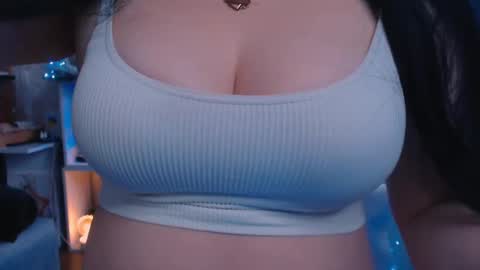 Snapshot of bellelovexx chatting on 12.20.24 Hello I am kind friendly and cute girl online show from 12.20.24