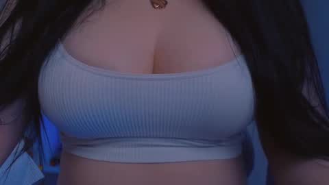 Snapshot of bellelovexx chatting on 02.13.25 Hello I am kind friendly and cute girl online show from 02.13.25