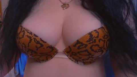 Snapshot of bellelovexx chatting on 03.10.25 Hello I am kind friendly and cute girl online show from 03.10.25