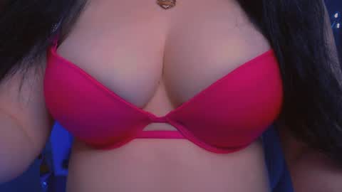 Snapshot of bellelovexx chatting on 03.11.25 Hello I am kind friendly and cute girl online show from 03.11.25