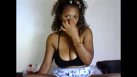 Snapshot of bellewivy chatting on 10.11.25 bellewivy online show from 10.11.25