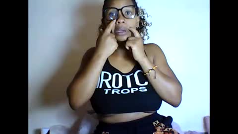 Snapshot of bellewivy chatting on 10.14.25 bellewivy online show from 10.14.25