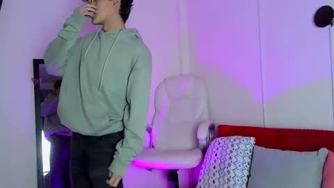 Neon online show from 10.02.25