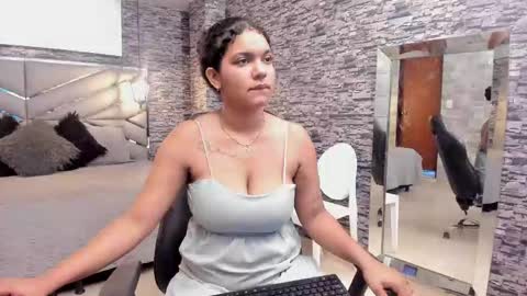 Snapshot of bellybigboobs chatting on 10.08.25 Belly online show from 10.08.25