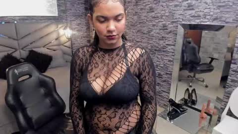 Snapshot of bellybigboobs chatting on 10.31.25 Belly online show from 10.31.25