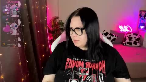 LinaBoo online show from 11.18.25