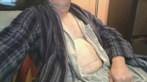 Snapshot of bendrinkin chatting on 09.27.25 bendrinkin online show from 09.27.25