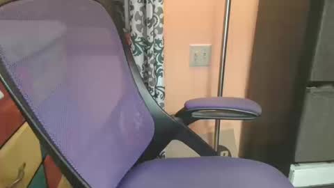 Snapshot of bendrinkin chatting on 10.13.25 bendrinkin online show from 10.13.25