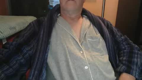 Snapshot of bendrinkin chatting on 10.17.25 bendrinkin online show from 10.17.25