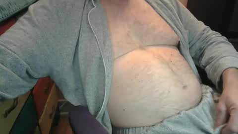 Snapshot of bendrinkin chatting on 10.22.25 bendrinkin online show from 10.22.25