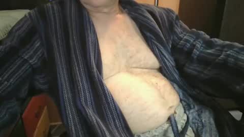 Snapshot of bendrinkin chatting on 11.08.25 bendrinkin online show from 11.08.25