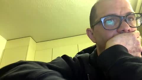 Snapshot of bengeil18 chatting on 02.15.25 bengeil18 online show from 02.15.25