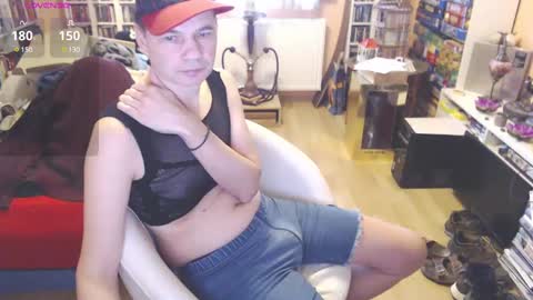 Snapshot of benijamin chatting on 02.06.25 benijamin online show from 02.06.25