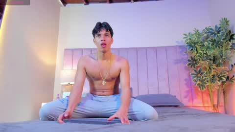 Snapshot of benjamin_more chatting on 02.01.25 BENJAMIN online show from 02.01.25