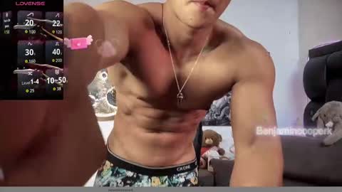 Snapshot of benjamincooperk1 chatting on 10.31.25 benjamincooperk online show from 10.31.25