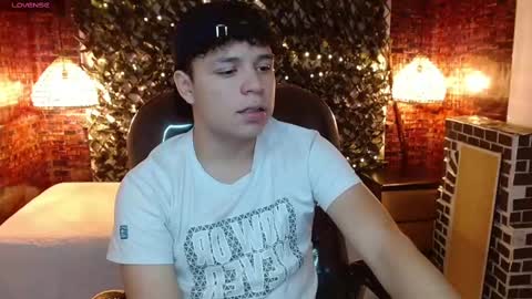 Snapshot of benjamintwink1 chatting on 12.19.24 BENJAMIN online show from 12.19.24