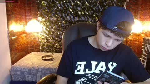 Snapshot of benjamintwink1 chatting on 01.04.25 BENJAMIN online show from 01.04.25